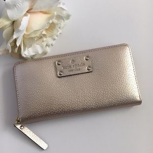 Rose Gold 🌹 Kate Spade Wallet